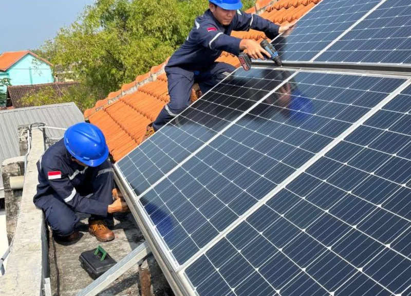 Proyek PLTS rooftop industri oleh Ufuk Hijau Energi Sukoharjo