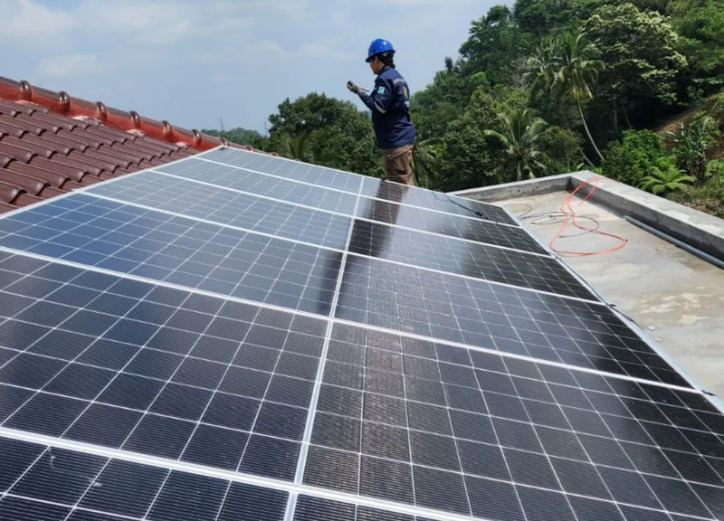 Proyek instalasi energi surya di wilayah Solo Raya Sukoharjo