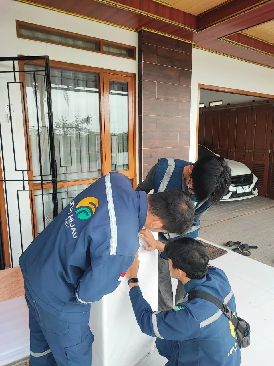 PLTS rooftop skala menengah oleh Ufuk Hijau Energi Sukoharjo