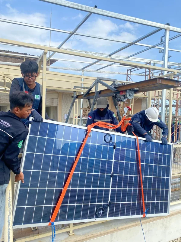 Dokumentasi instalasi PLTS on-grid di wilayah Solo Raya