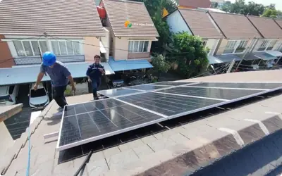 PLTS rumah tinggal 4,3 kWp di Jakarta Timur oleh Ufuk Hijau Energi