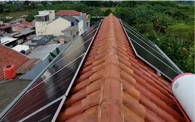 PLTS rumah tinggal 6,2 kWp di Bekasi oleh Ufuk Hijau Energi