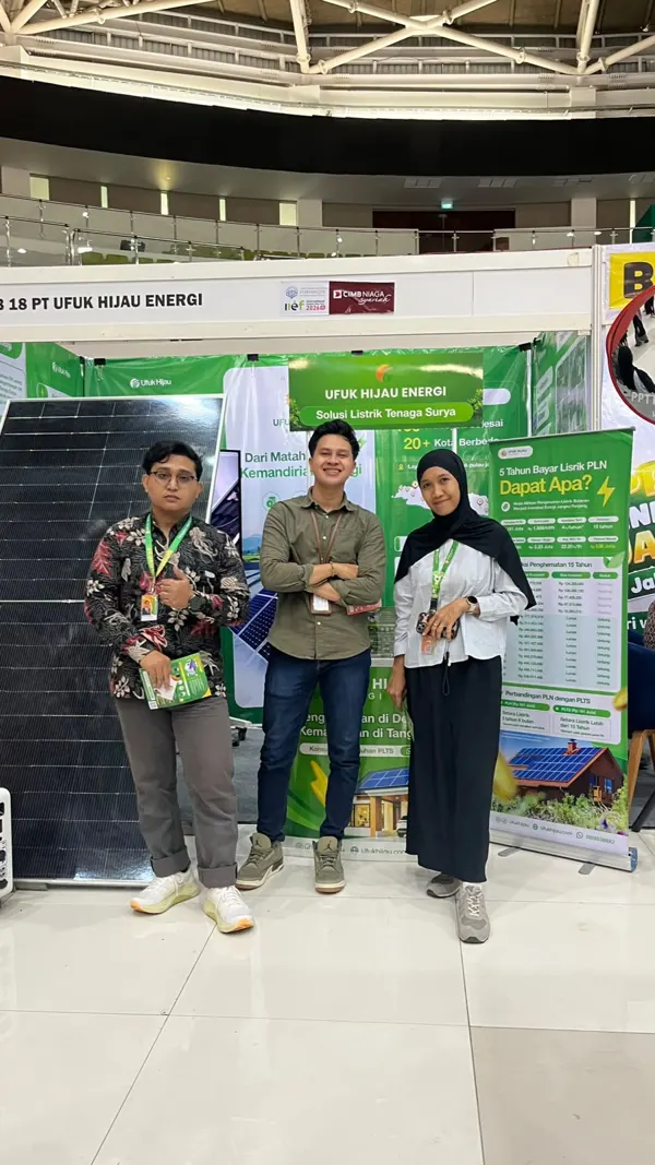 Tim PT Ufuk Hijau Energi di booth B18 IIEF 2026, Edutorium UMS