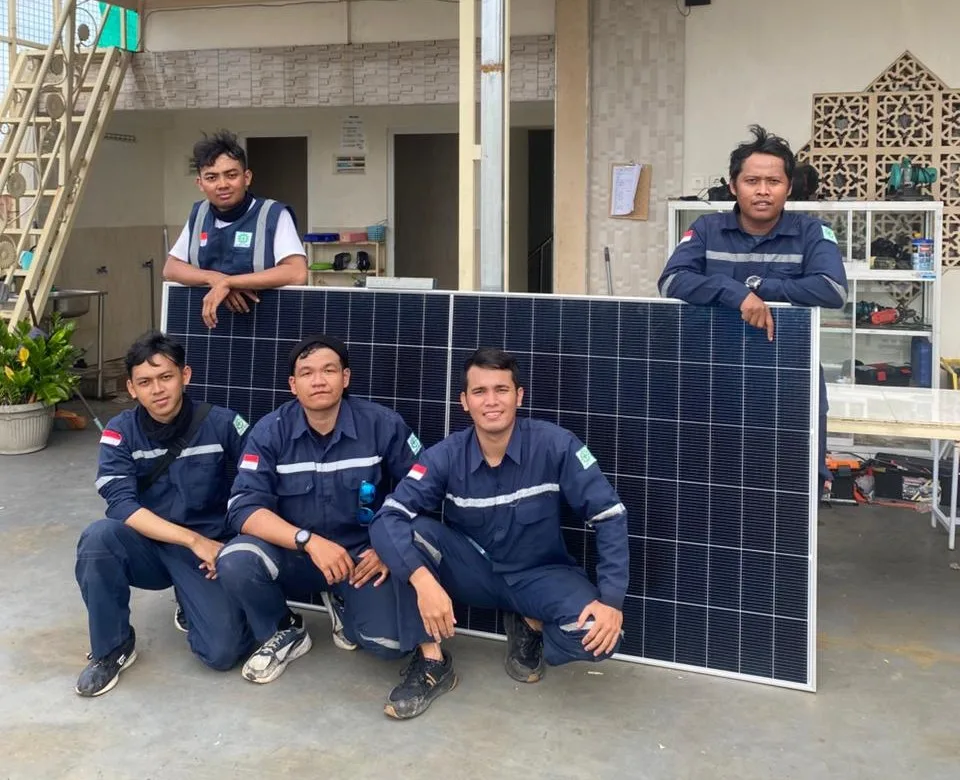 Kunjungan riset komponen panel surya ke China oleh tim Ufuk Hijau Energi Sukoharjo