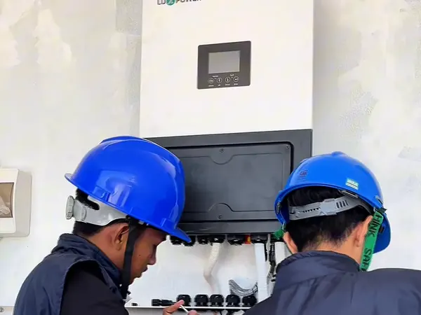 Uji kompetensi praktik instalasi inverter PLTS Batch 1