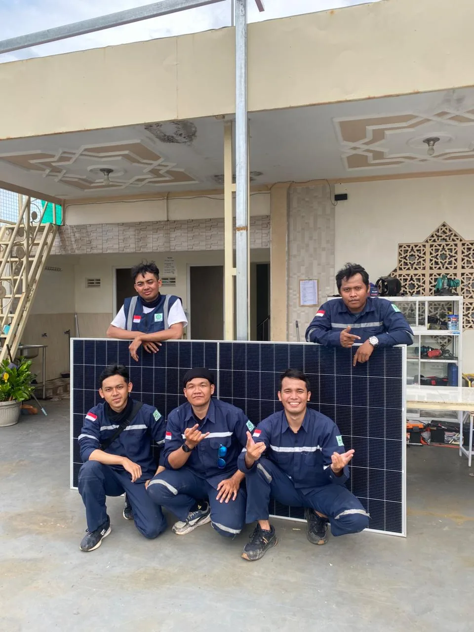 Tim praktisi PLTS Ufuk Hijau Energi