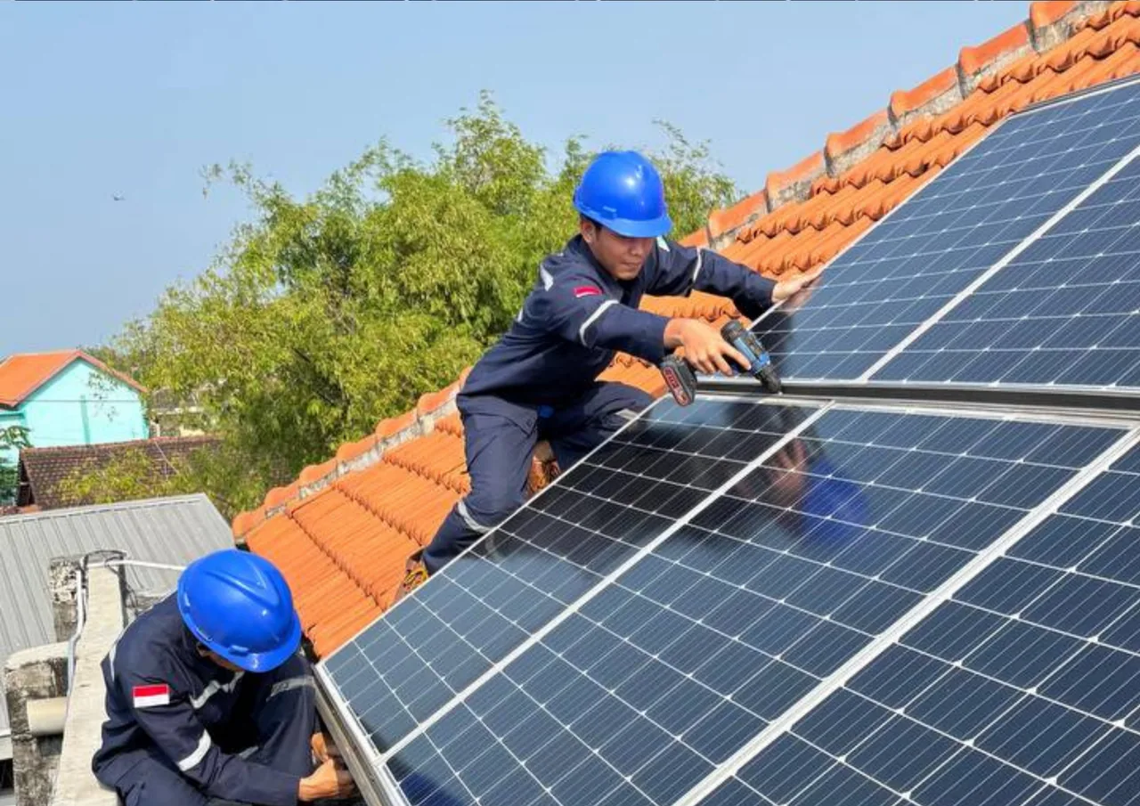 PLTS sekolah 1,2 kWp di Sidoarjo oleh Ufuk Hijau Energi