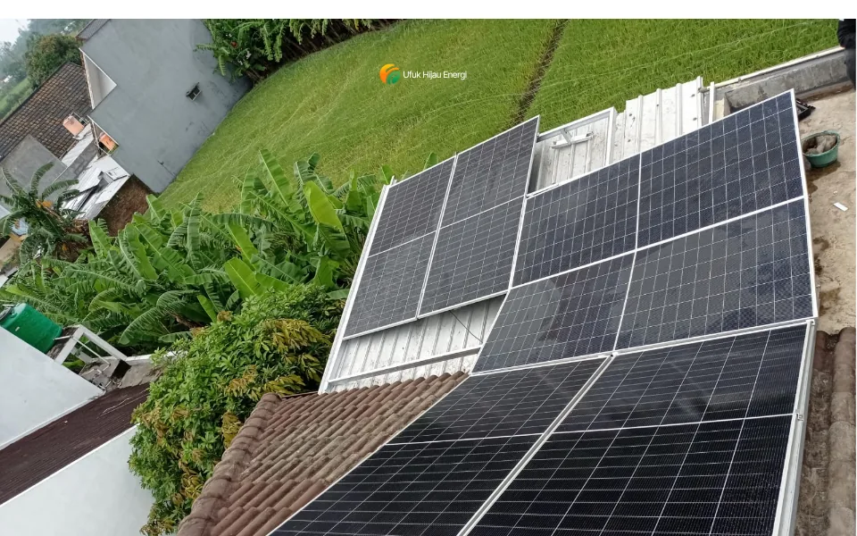 Panel surya PLTS residensial di Yogyakarta 1